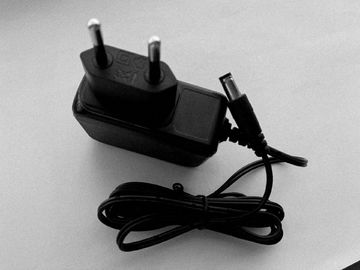 قیمت خوب 90 - 264VAC پزشکی 1A 12 ولت برق آداپتور دیوار کوه با EU Plug آنلاین